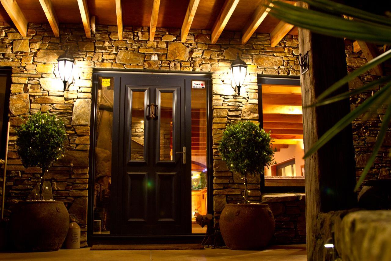 Tree House Lodge Bed & Breakfast Cheviot エクステリア 写真